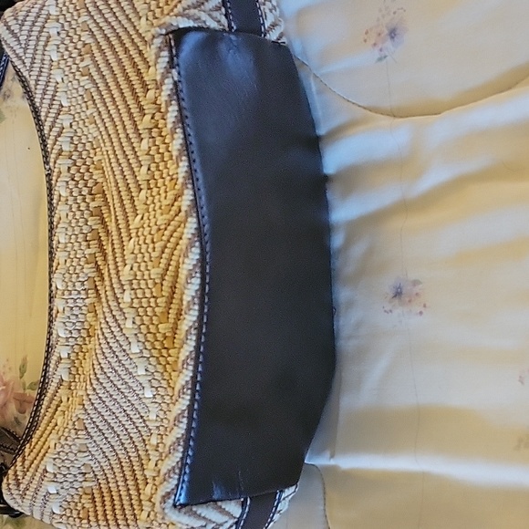 Crate & Barrel. beautiful woven desiner woman bag. - Picture 4 of 6